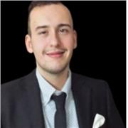 Laureato in giurisprudenza e praticante avvocato impartisce lezioni di diritto e materie umanistiche